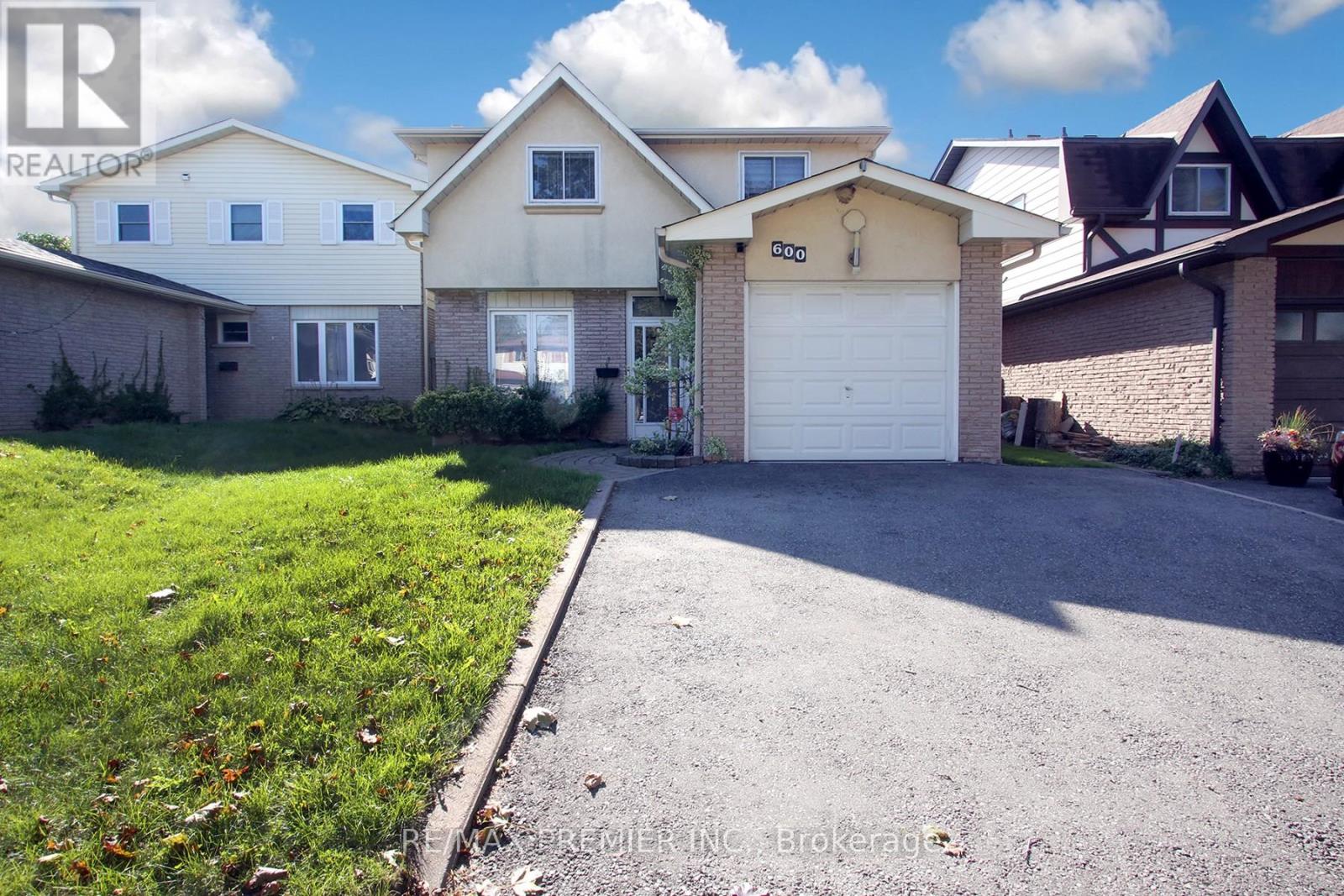 600 Stonebridge Ln, Pickering, ON L1W 3B3