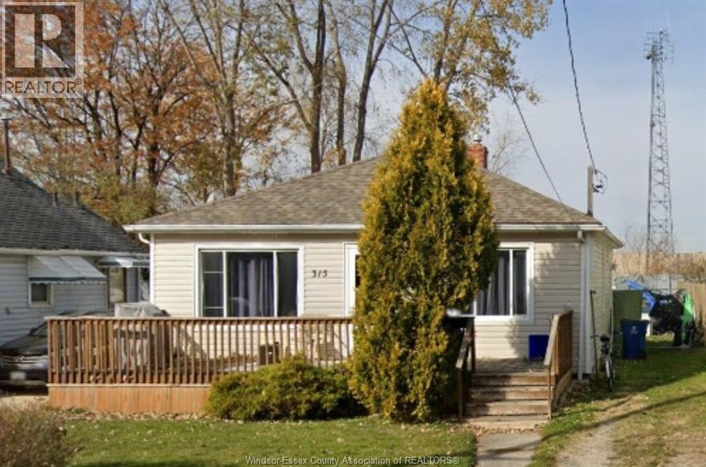 315 Park Ave W, Chatham, ON N7M 1W3