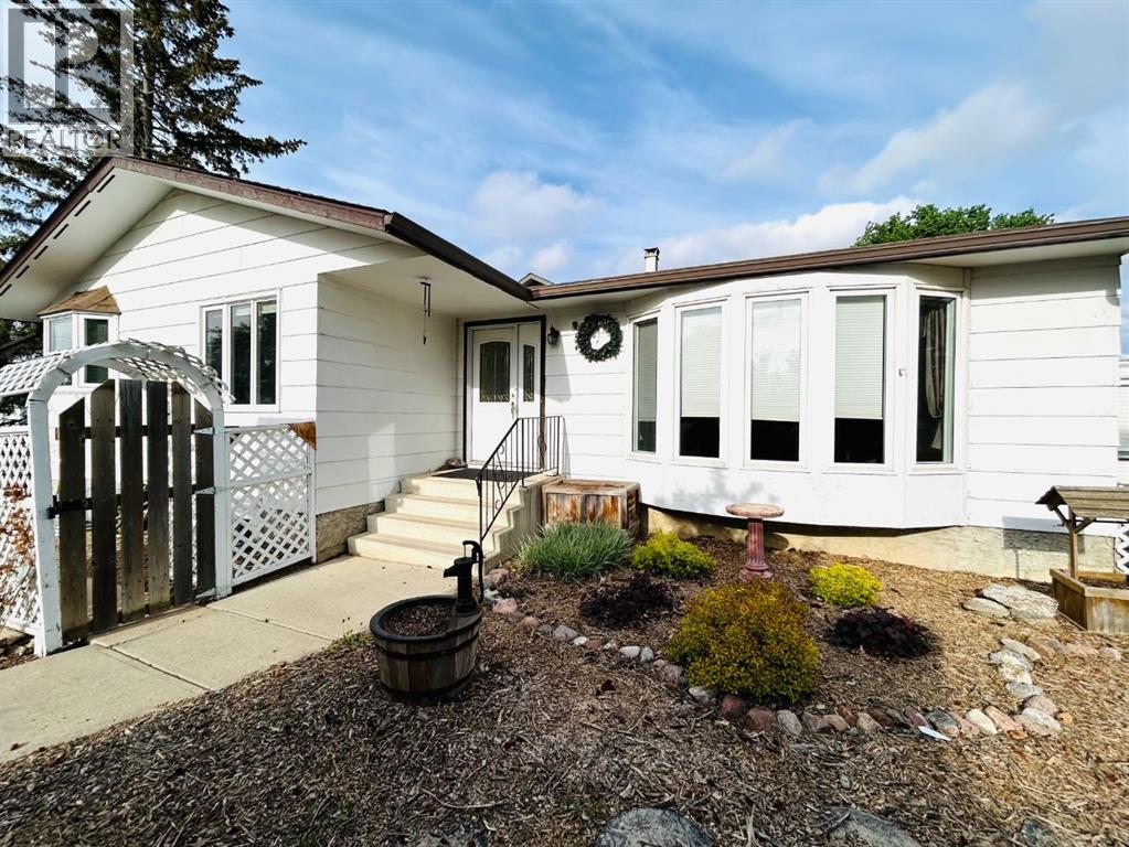 7 Avenue E Unit 202, Oyen, AB T0J 2J0