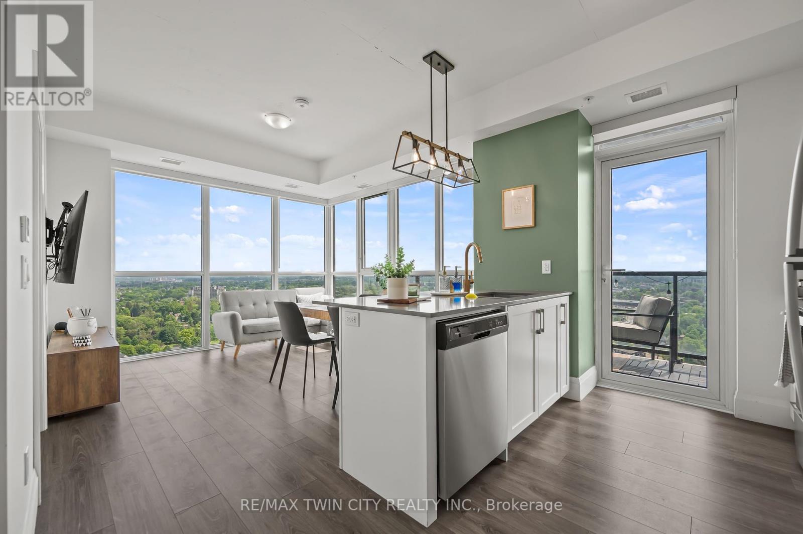 2305 108 Garment St, Kitchener, ON N2G 2B3