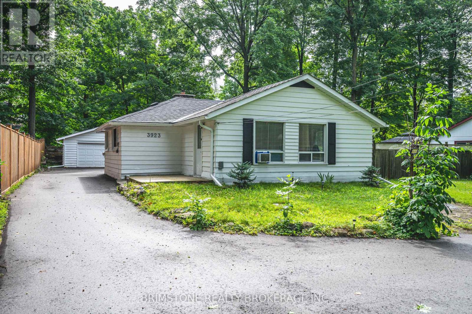 3923 Algonquin Ave, Innisfil, ON L9S 2M3
