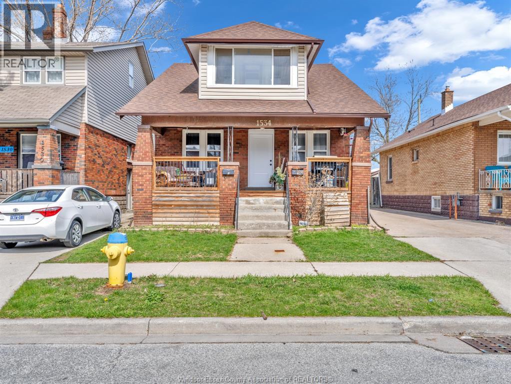 1534 Lillian, Windsor, ON N8X 4A8