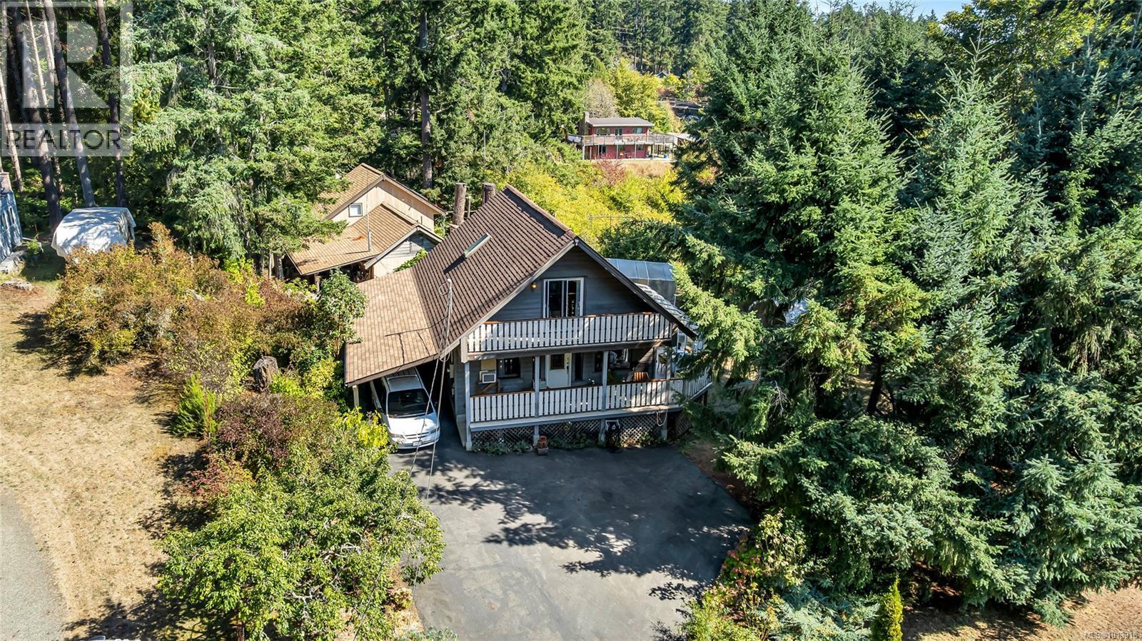 107 Pine Pl, Salt Spring, BC V8K 2N4