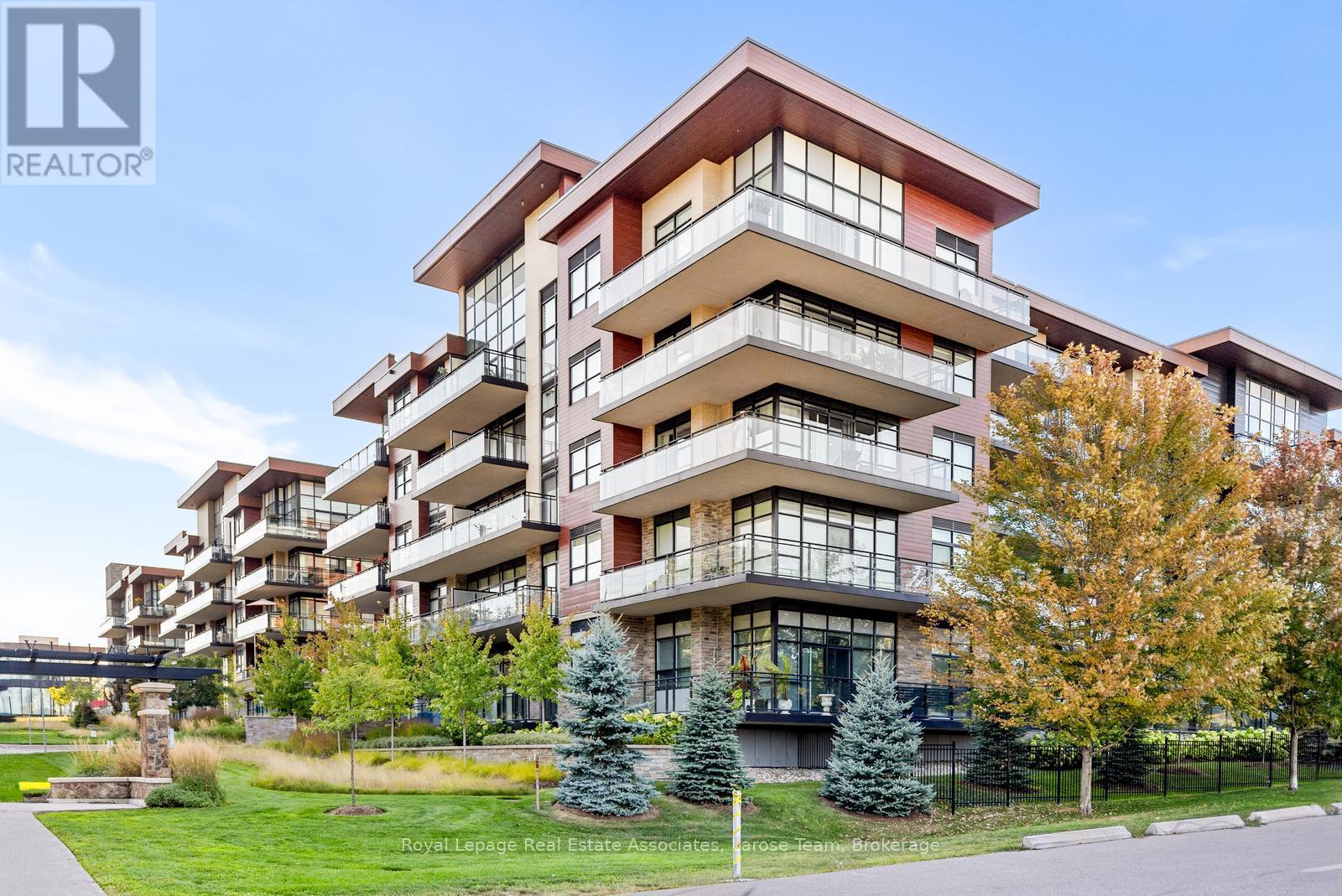 235 1575 Lakeshore Rd W, Mississauga, ON L5J 0B1