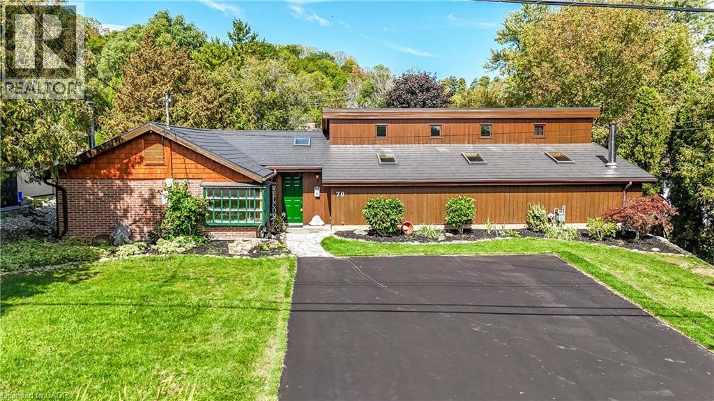 70 Home St, Dundas, ON L9H 5W3