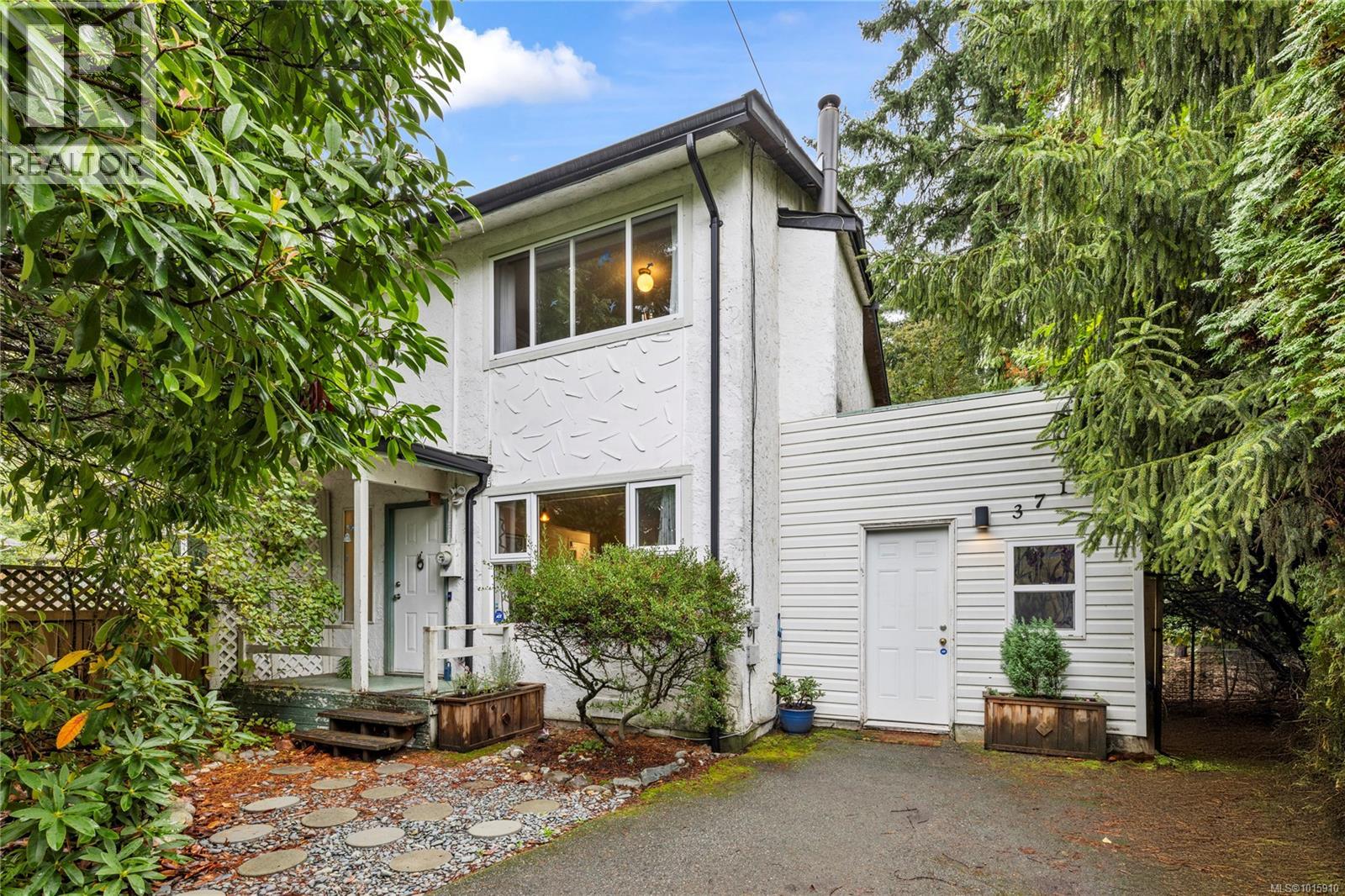 3711 Long Lake Ter, Nanaimo, BC V9T 2V2