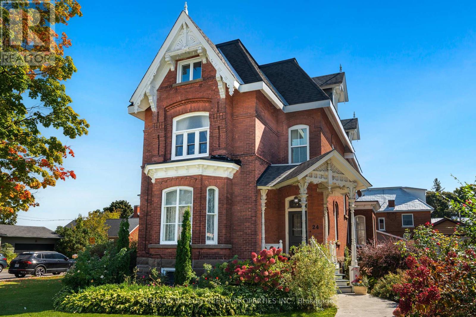 24 Lake Ave W, Carleton Place, ON K7C 1L4