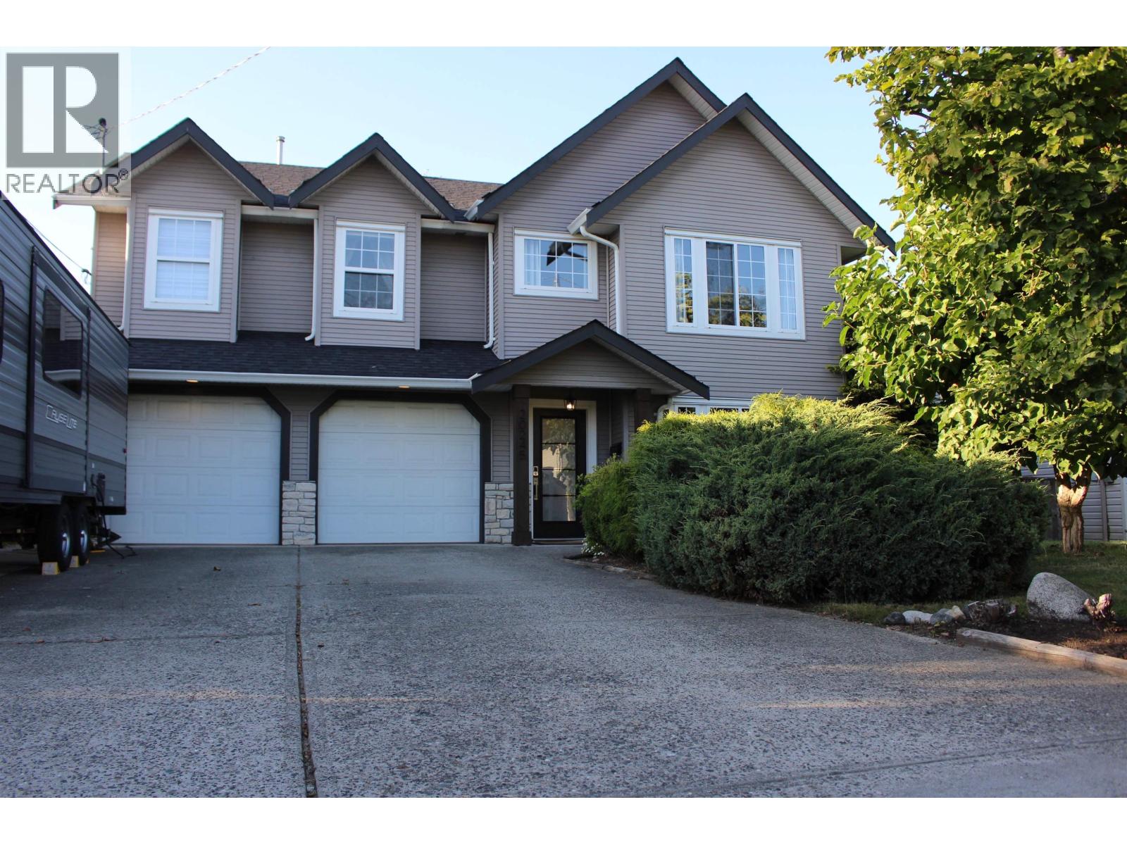 20245 Ditton St, Maple Ridge, BC V2X 3N1