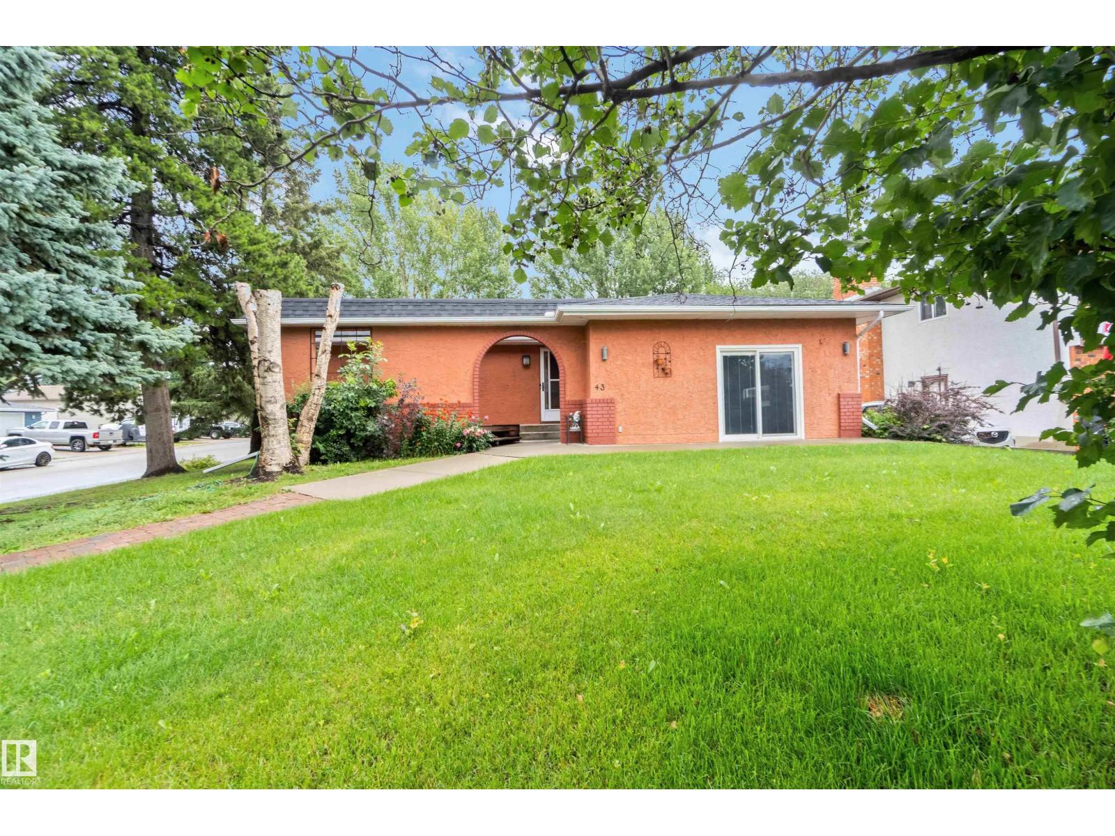 43 Georgian Way, Sherwood Park, AB T8A 2V3