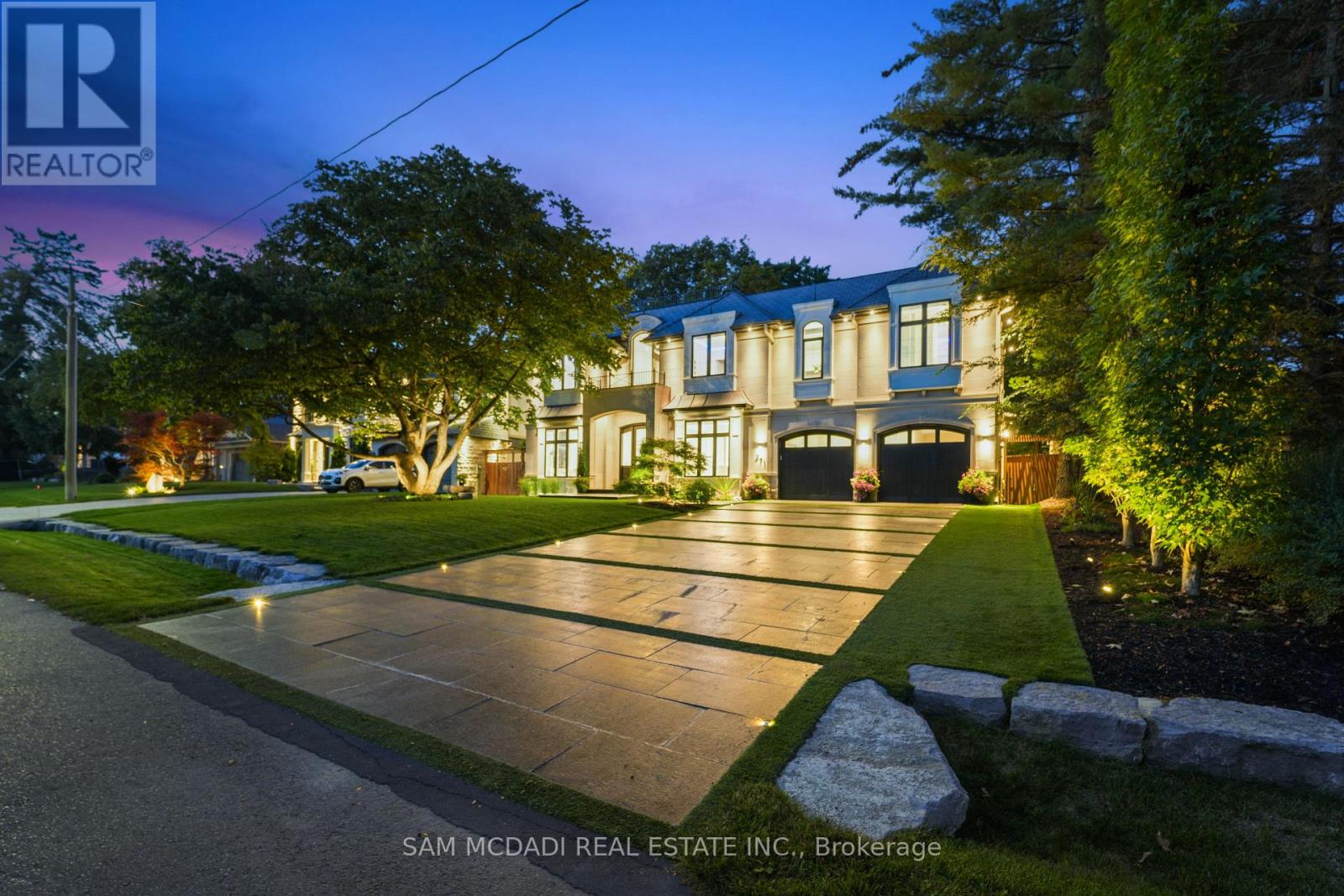371 Willis Dr, Oakville, ON L6L 4T9