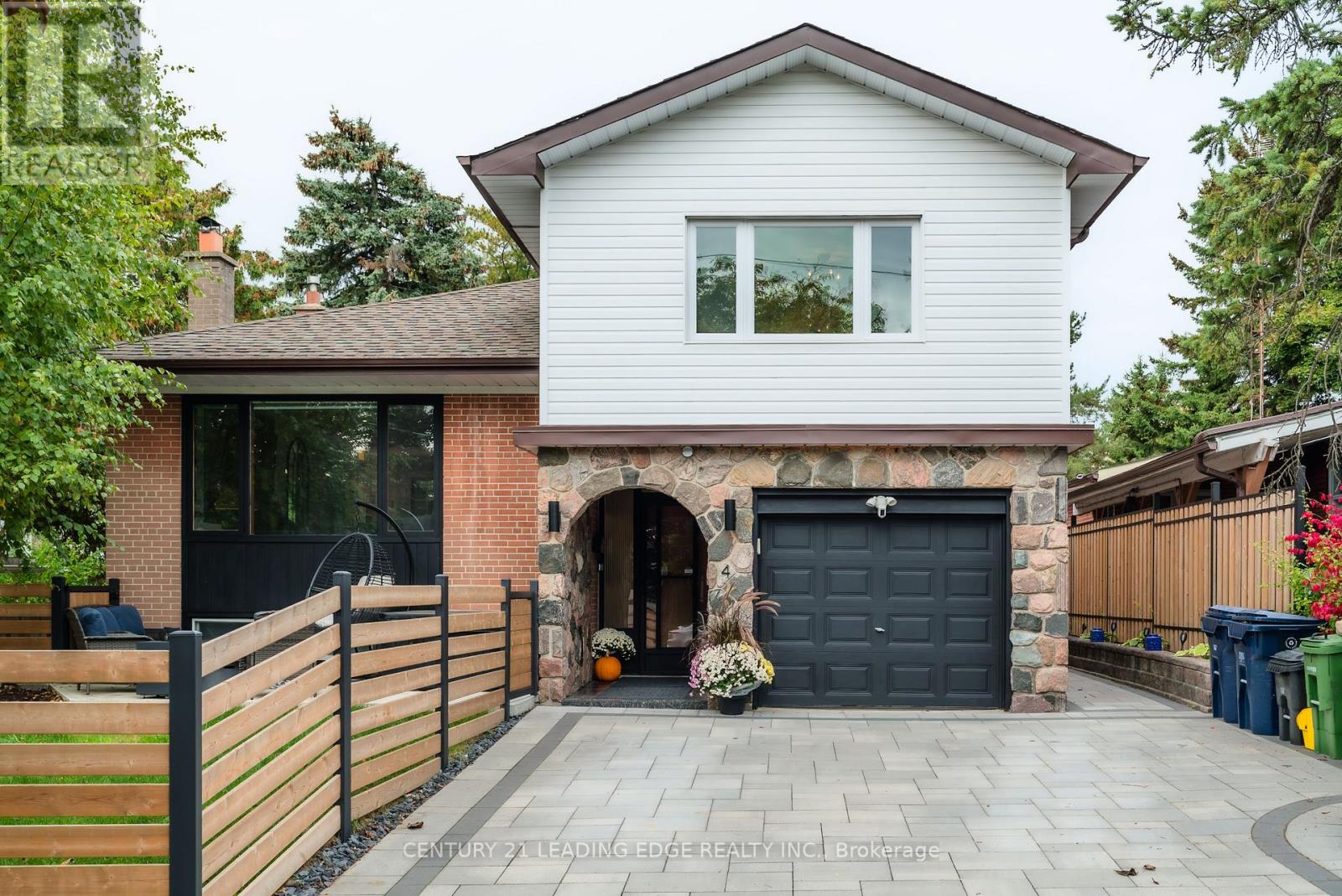 4 Aveline Cres, Toronto, ON M1H 2P5