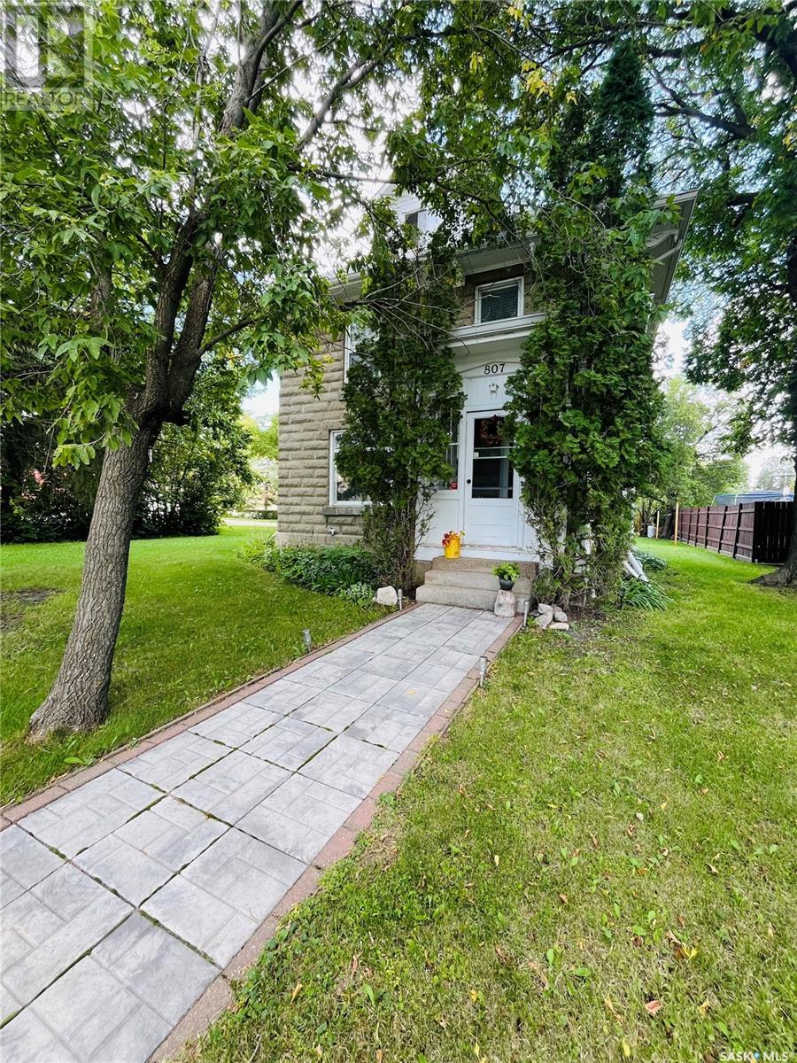 807 Gordon St, Moosomin, SK S0G 3N0