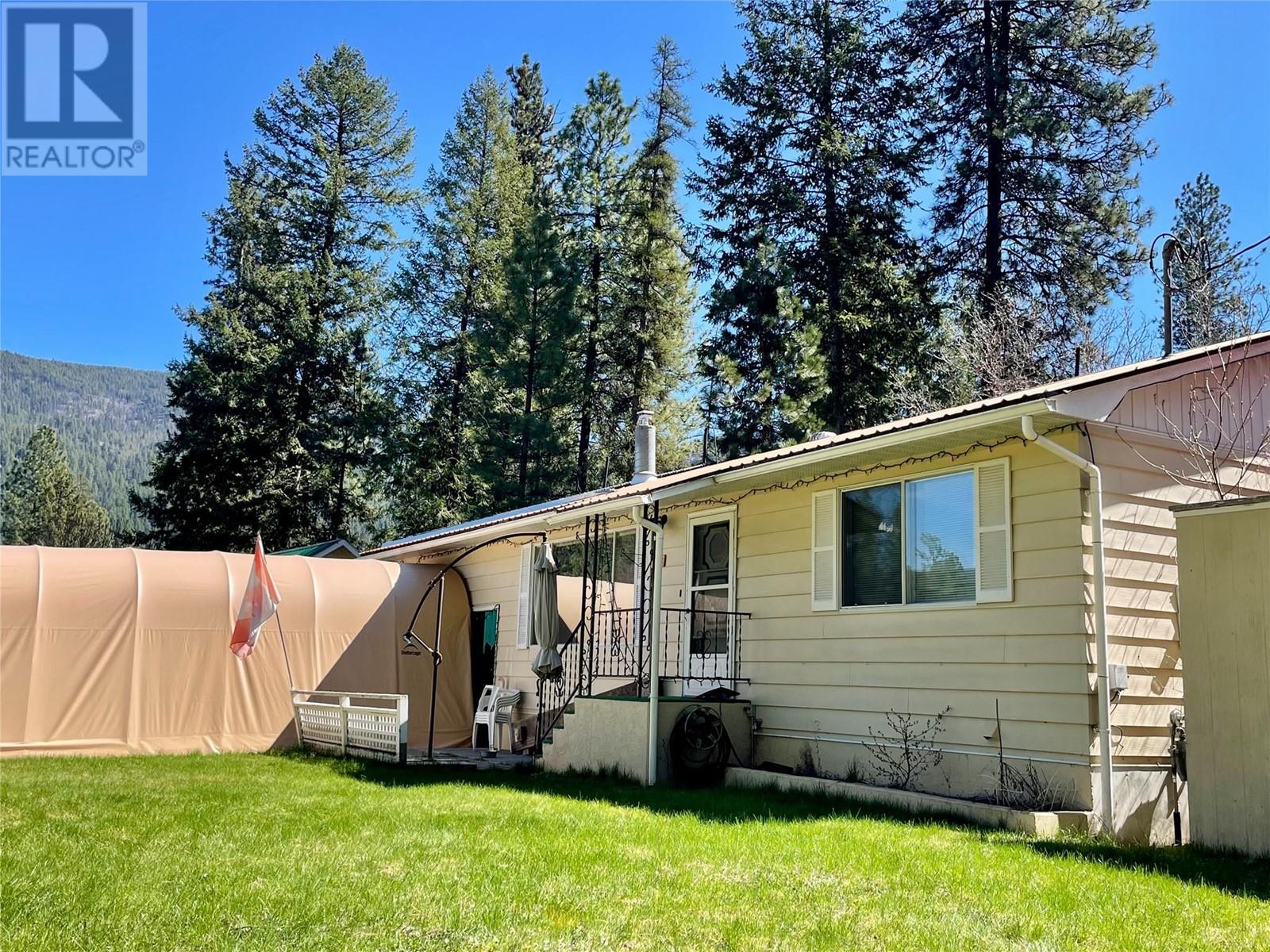 1524 Burger Rd, Christina Lake, BC V0H 1E0