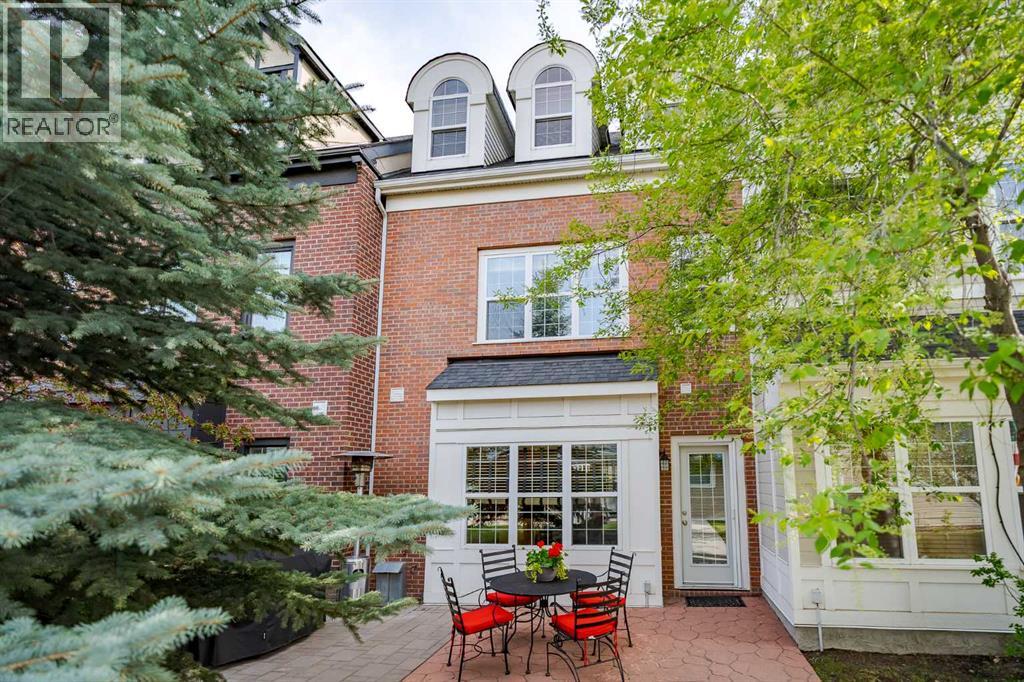 211 Ypres Grn SW, Calgary, AB T2T 6M4