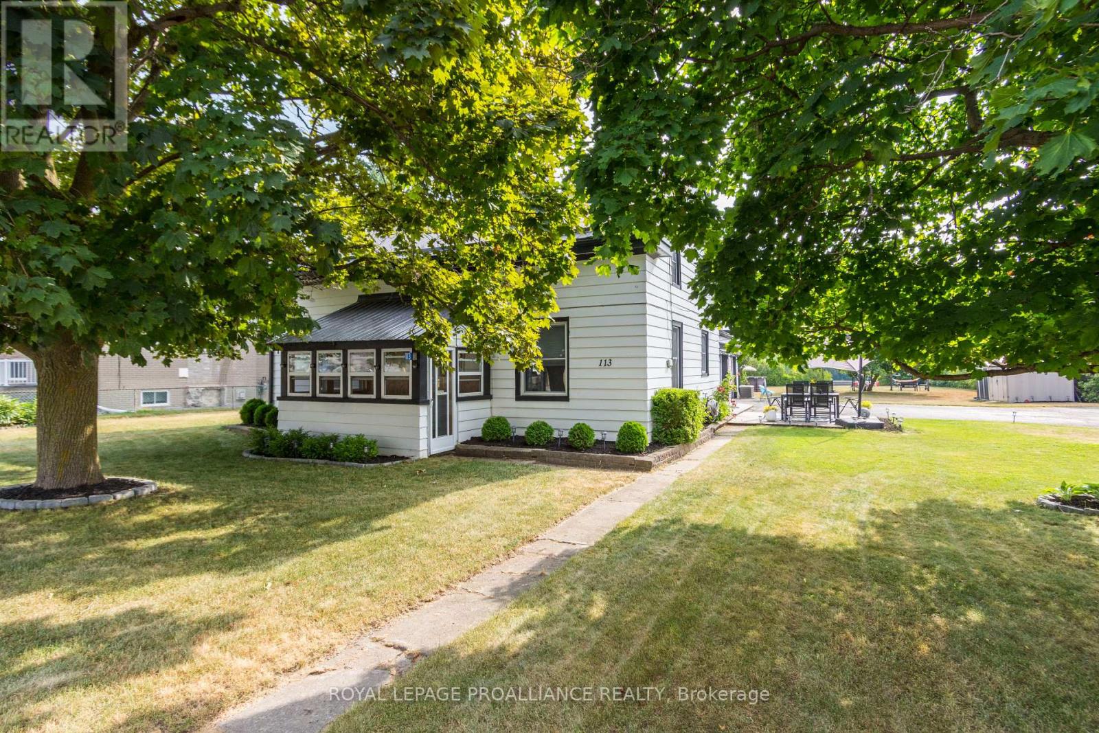 113 S Trent St, Quinte West, ON K0K 1E0