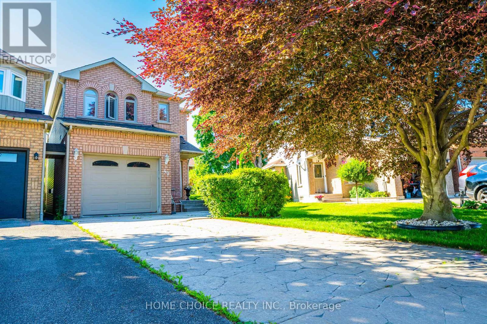 40 Aikens Cres, Barrie, ON L4N 8M6
