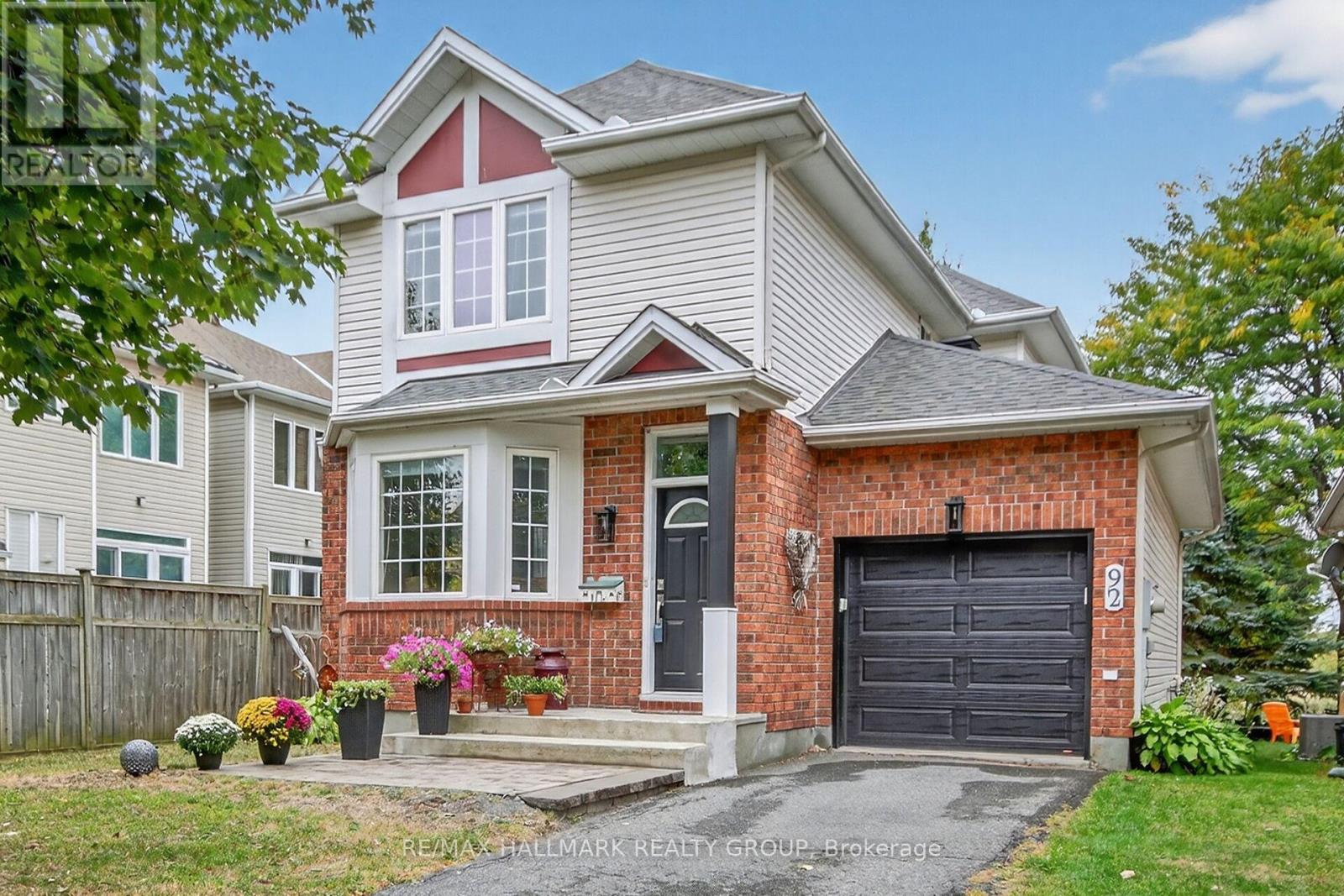 92 Stonemeadow Dr, Ottawa, ON K2M 0B1