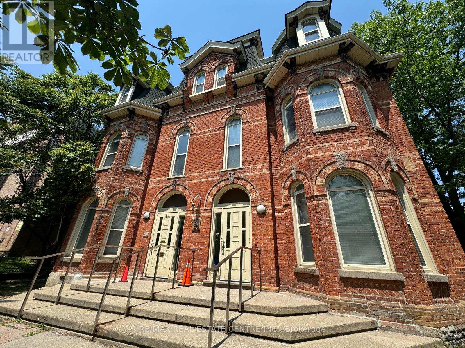 28 Cecil St, Toronto, ON M5T 1N3