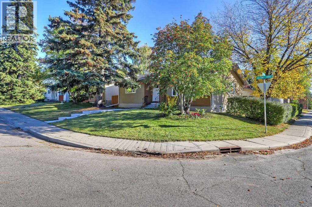 5219 Valiant Dr NW, Calgary, AB T3A 0Y6