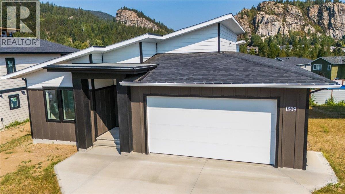 1509 Aspen Ln, Castlegar, BC V1N 4X8