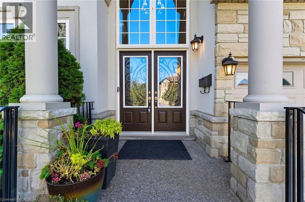 20 Lorupe Ct, Hamilton, ON L9G 0C8