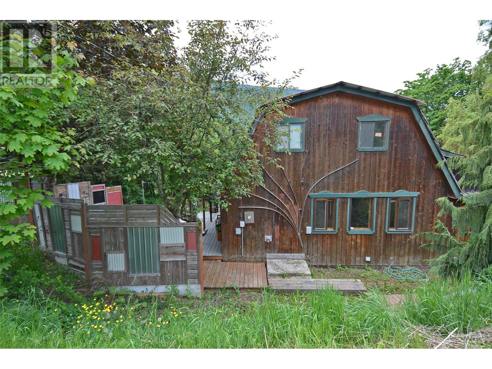 2022 Creek St, Nelson, BC V1L 1M7