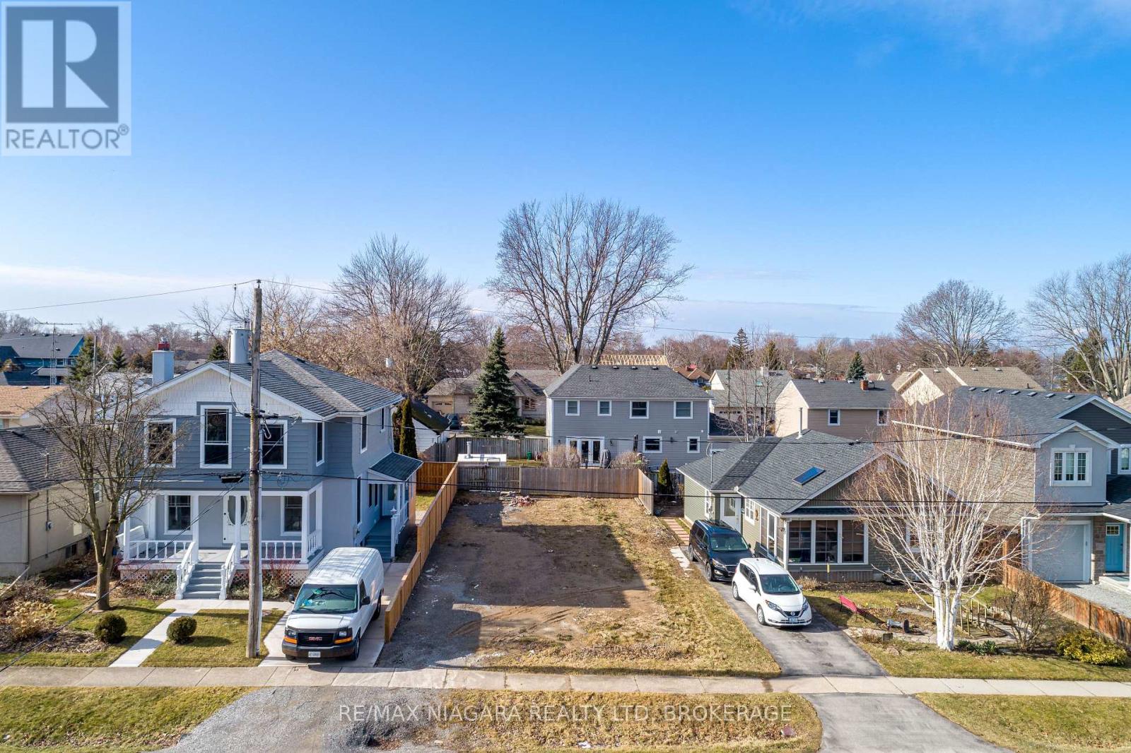 13 Shelley Ave, St. Catharines, ON L2N 5L4