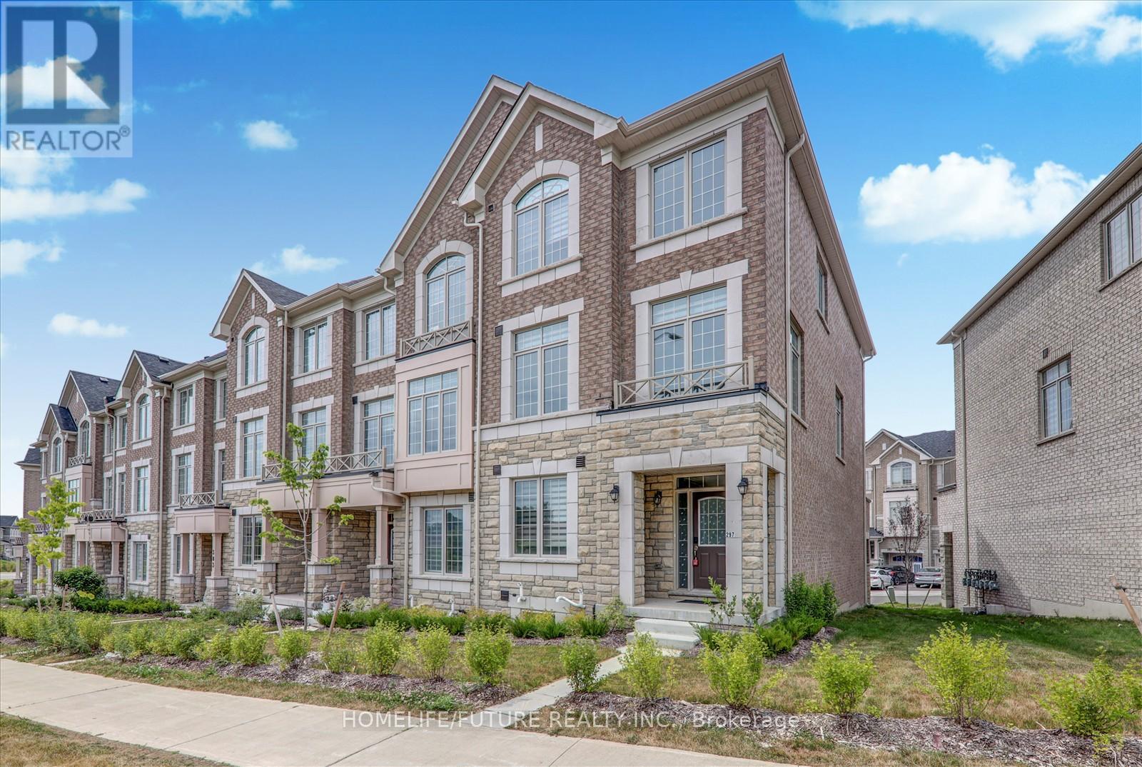 297 Kirkham Dr, Markham, ON L3S 0E9