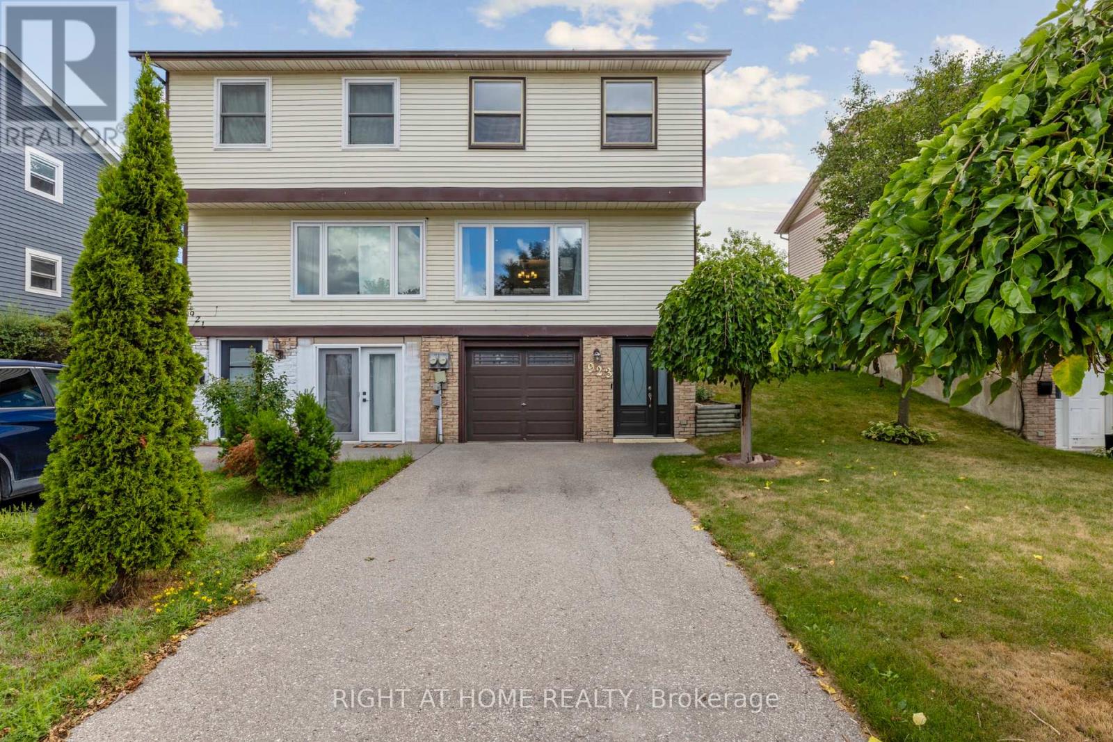 923 Southridge St, Oshawa, ON L1H 8A4