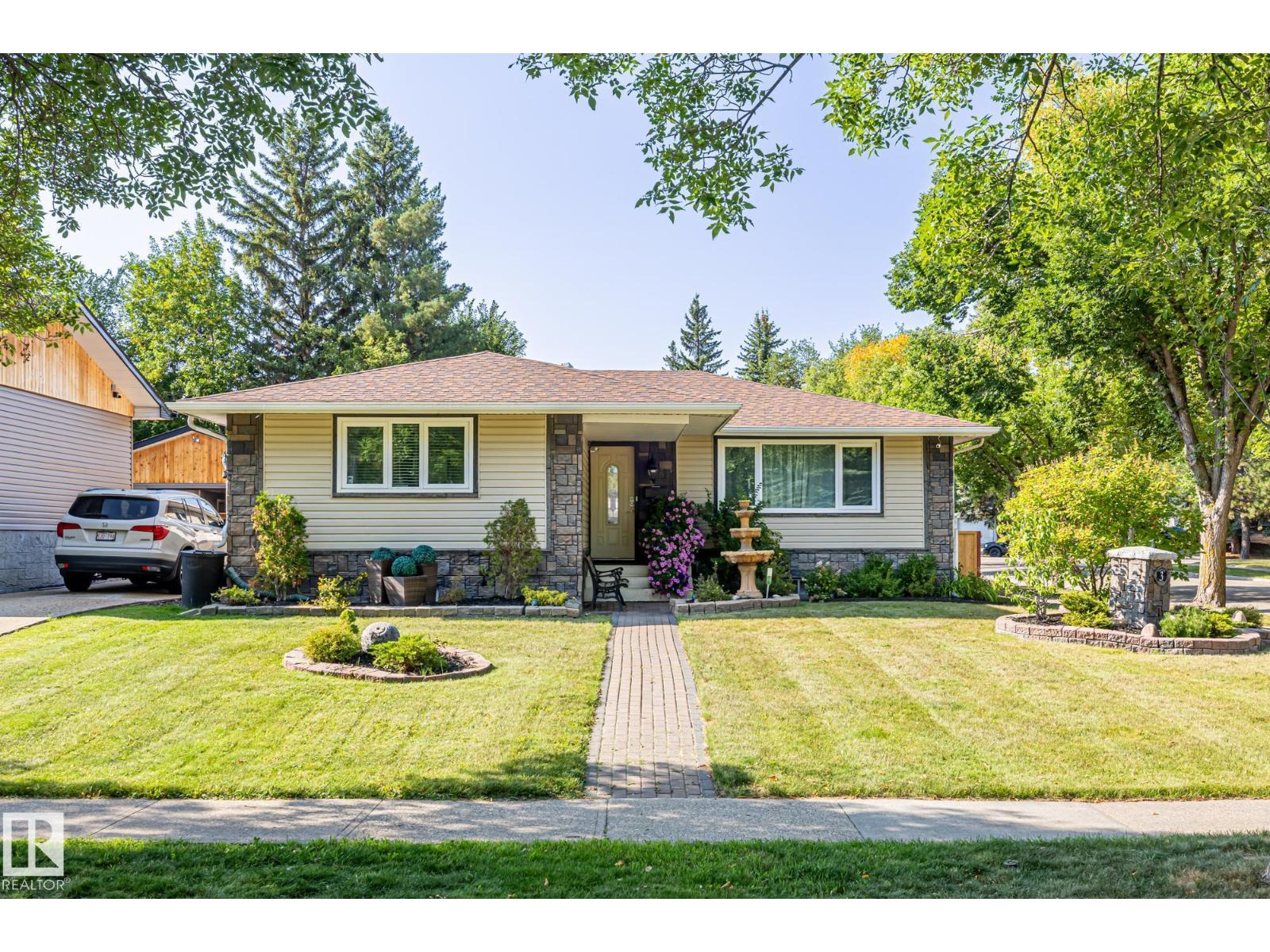 3 Falstaff Ave, St. Albert, AB T8N 1V3