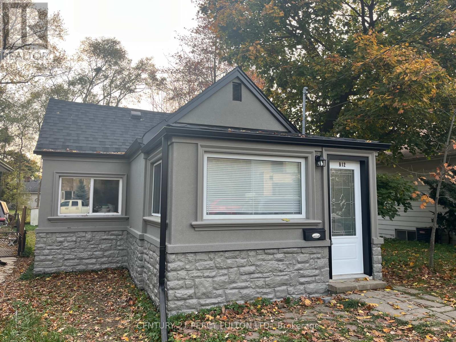 912 Beechwood Ave, Mississauga, ON L5G 4E2