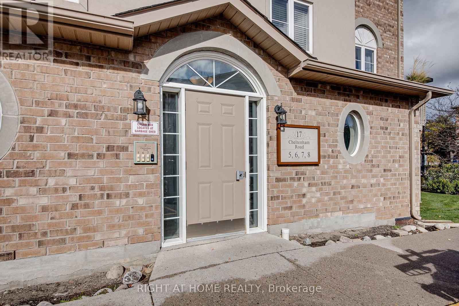 5 17 Cheltenham Rd, Barrie, ON L4M 0E7