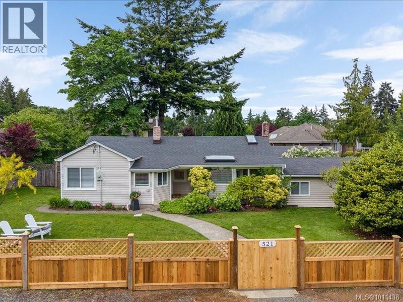 521 Arbutus St, Qualicum Beach, BC V9K 1K8