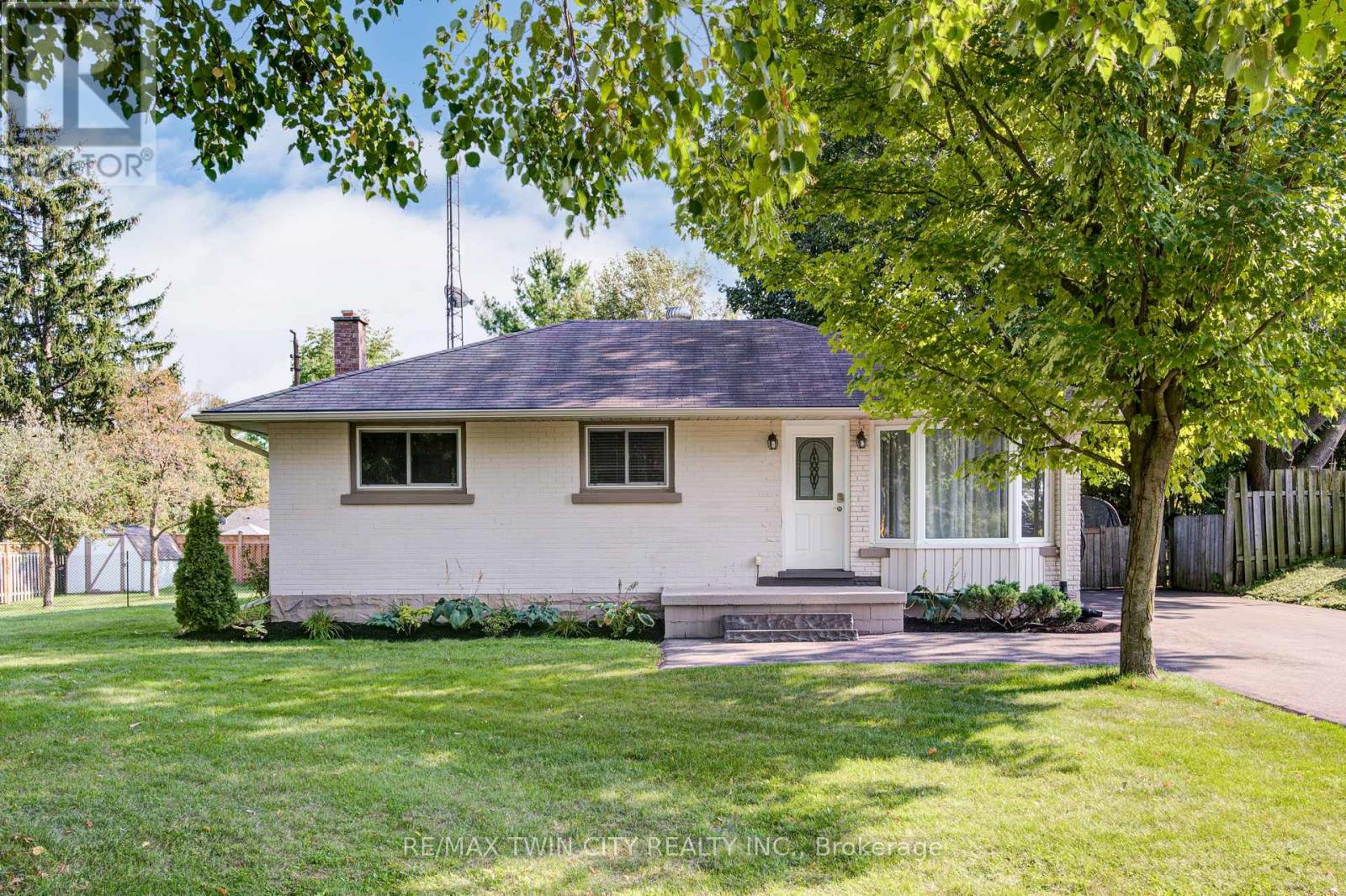 1319 Roseville Rd, Cambridge, ON N1R 5S3