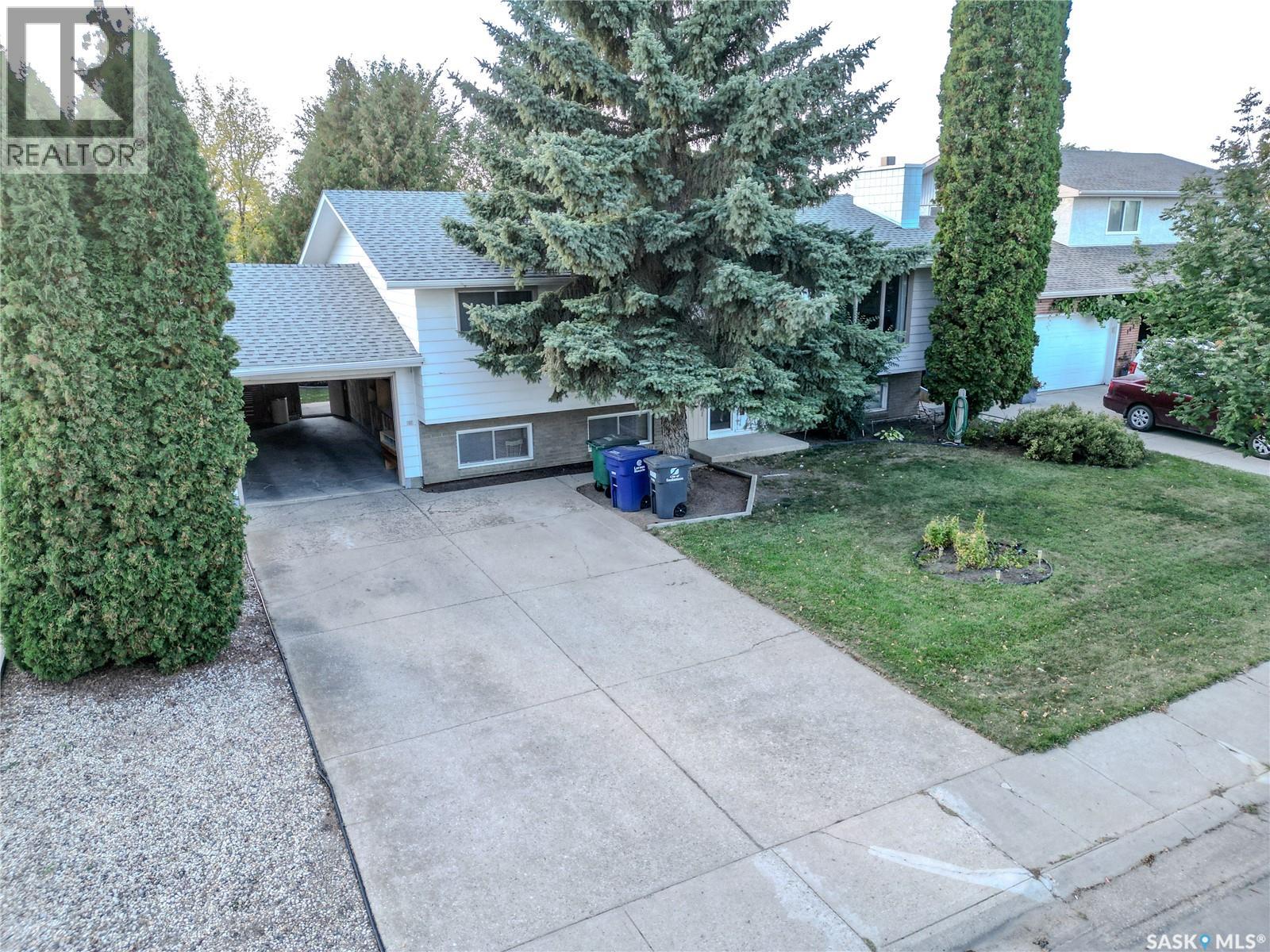 158 Mount Allison Cres, Saskatoon, SK S7H 4A5