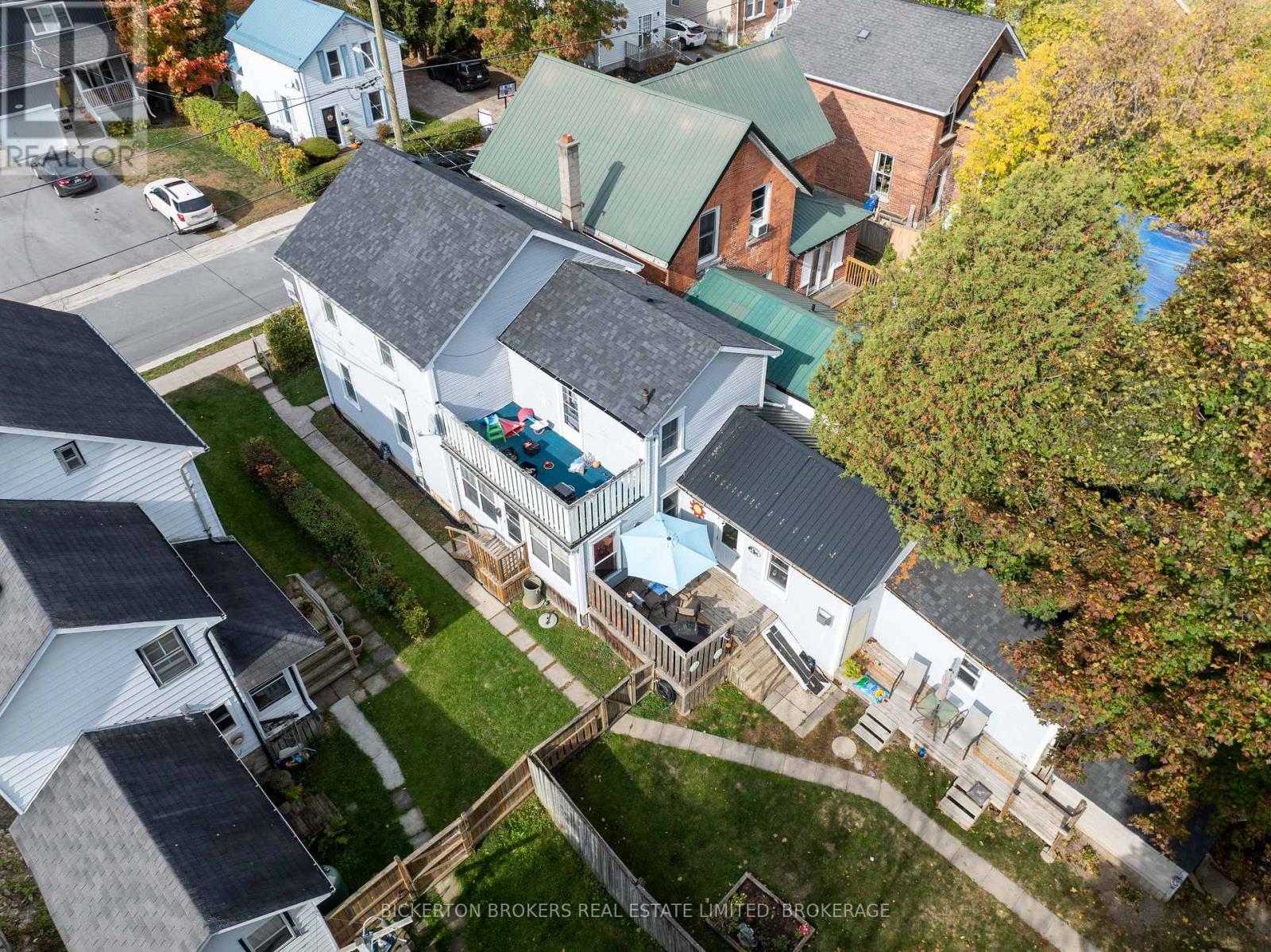 65 Hickory St S, Gananoque, ON K7G 2P6
