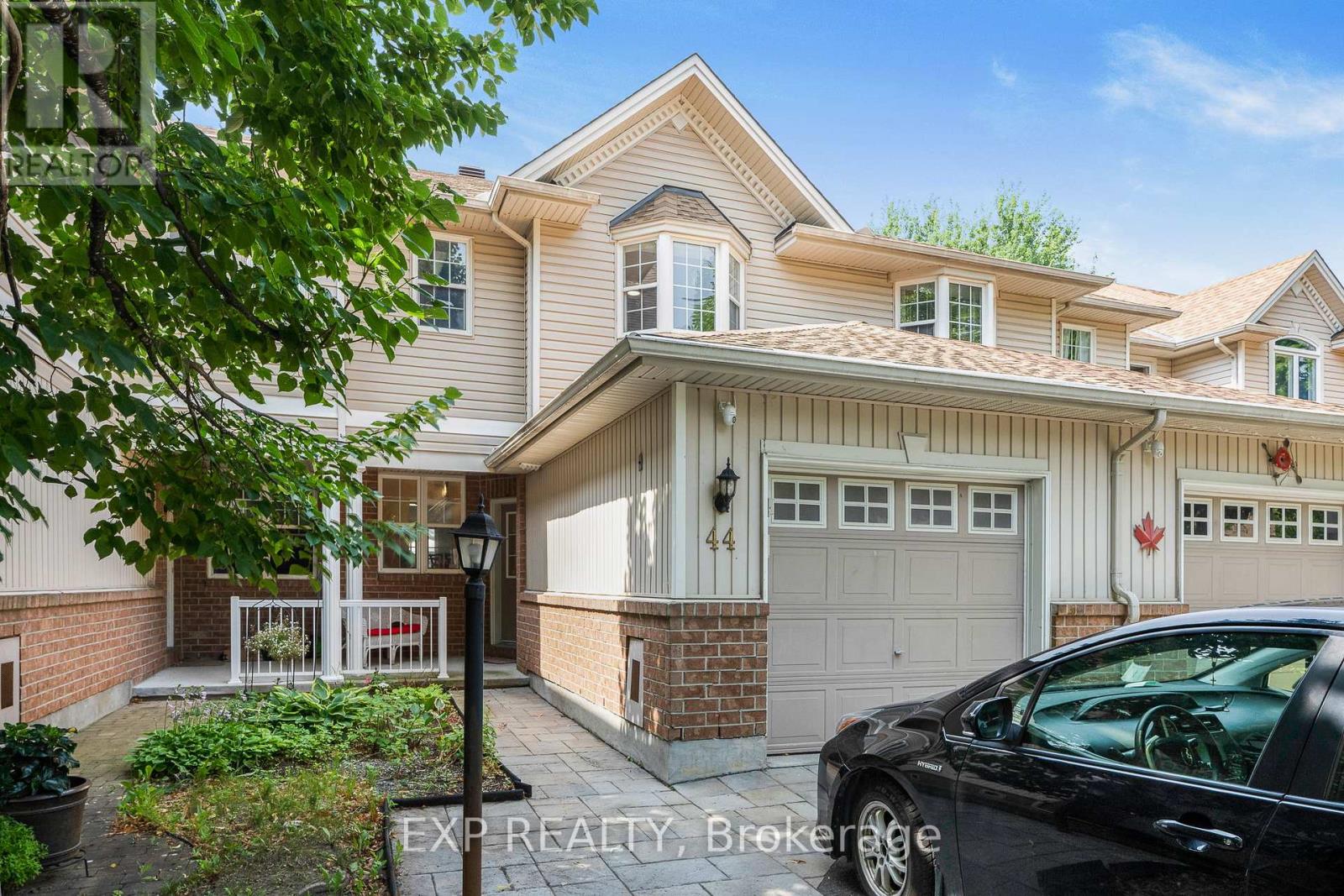 44 Tobermory Cres, Ottawa, ON K2K 3M4