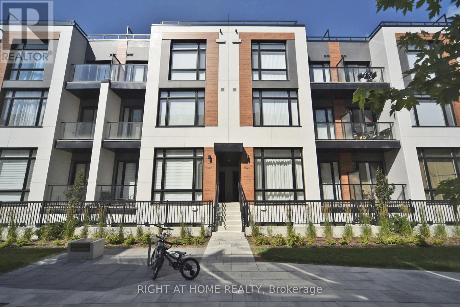 1022 14 David Eyer Rd, Richmond Hill, ON L4S 0N4