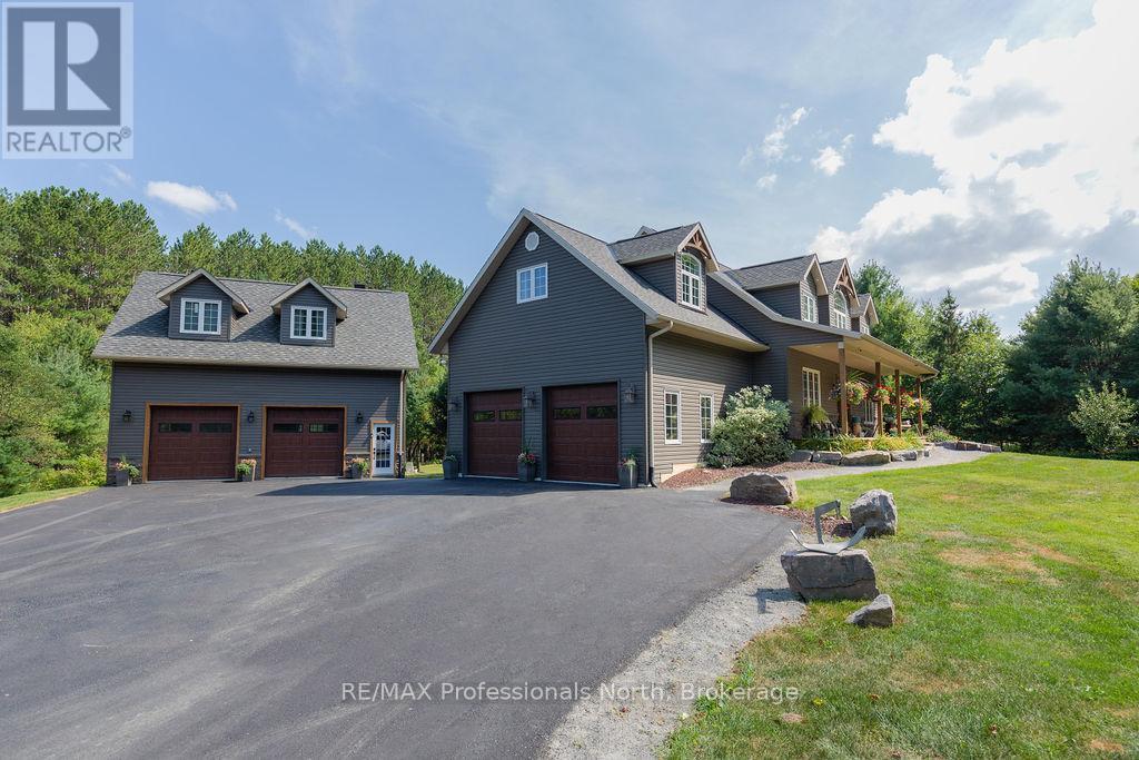 427 Skyhills Rd, Huntsville, ON P1H 2N5