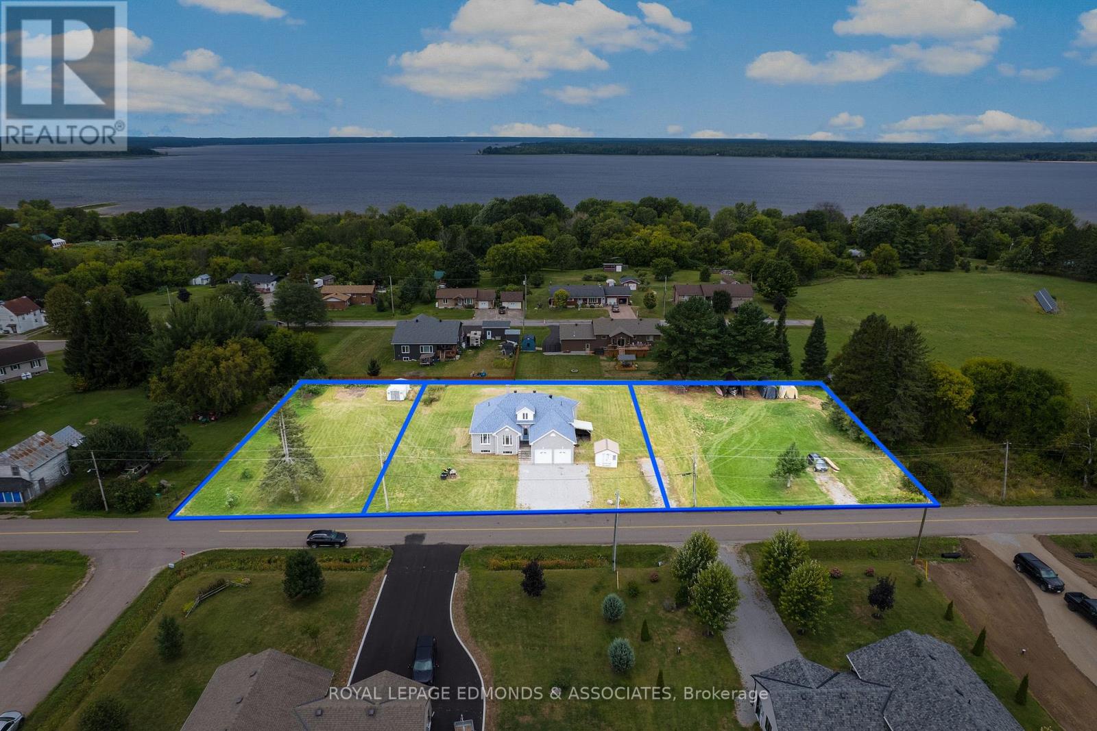 37 Rapid Rd, Whitewater Region, ON K0J 2L0