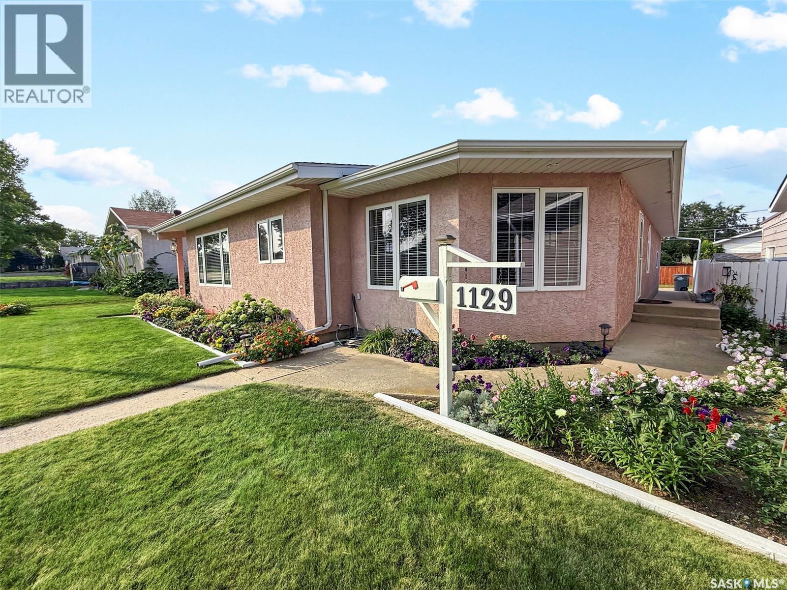 1129 Jubilee Dr, Swift Current, SK S9H 2A1