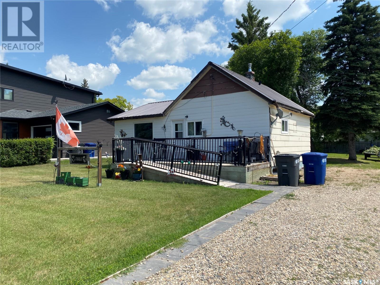 1117 Gordon St, Moosomin, SK S0G 3N0