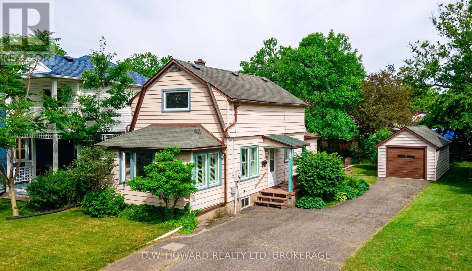 692 Lakeshore Rd, Fort Erie, ON L2A 1C1