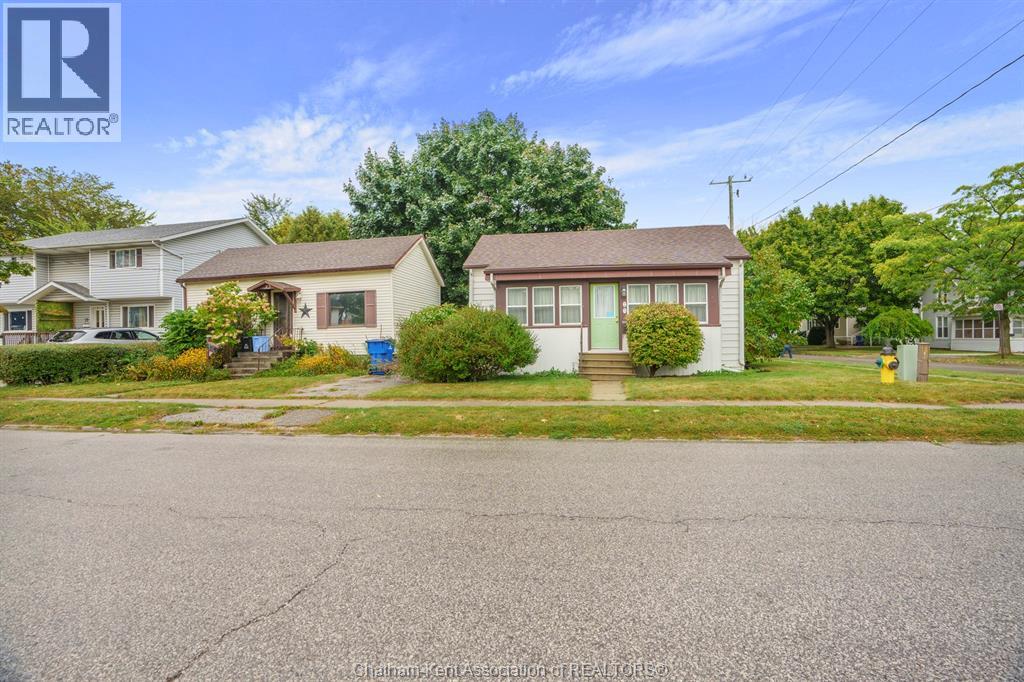 25 Forest St, Chatham, ON N7L 1Z8