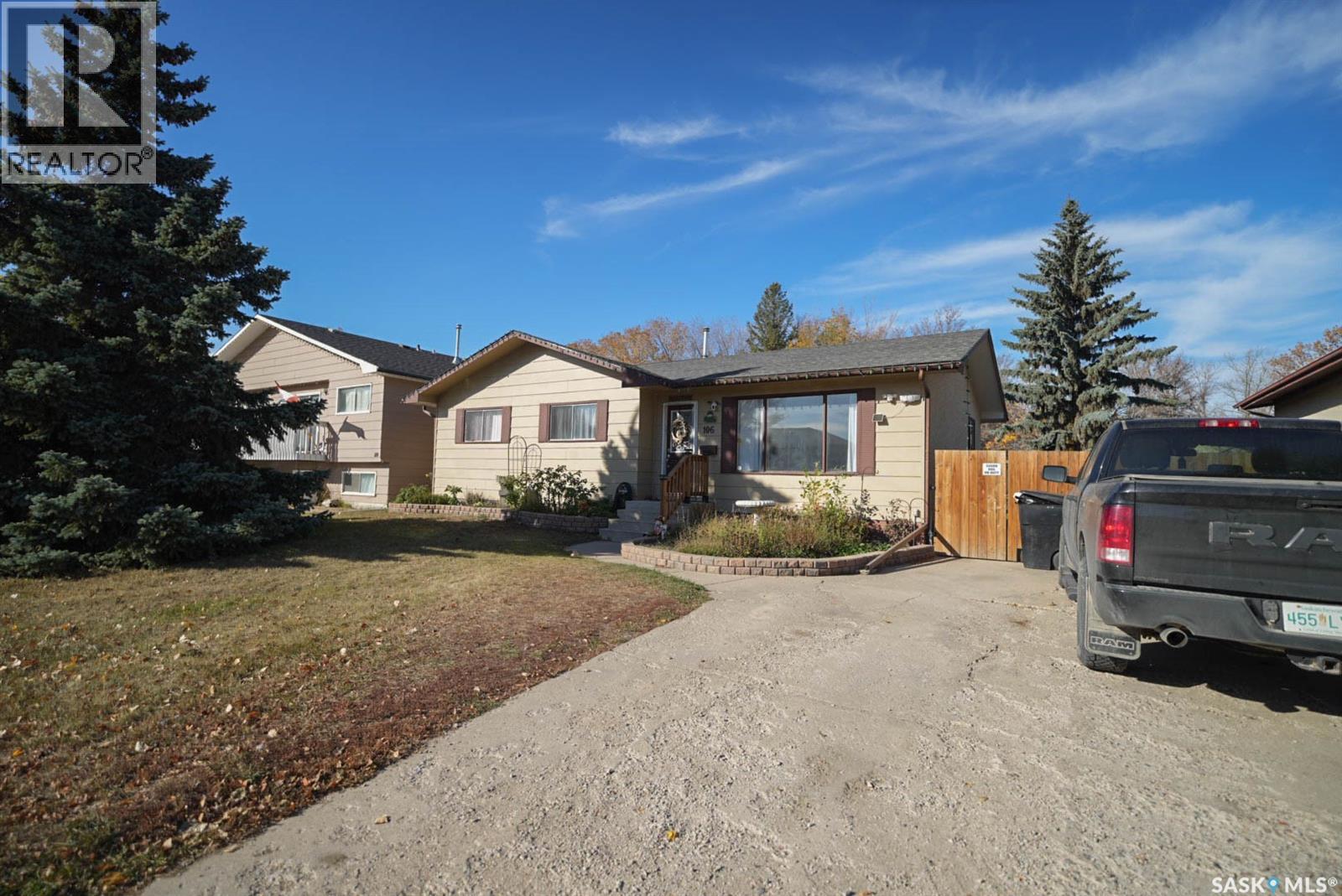 106 Clancy Dr, Saskatoon, SK S7M 4L2