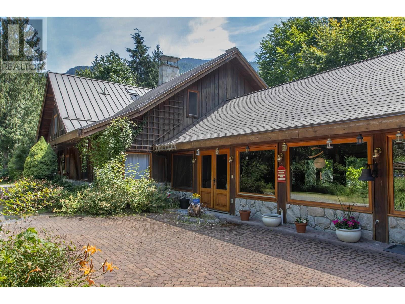 5071 Paradise Valley Rd, Squamish, BC V0N 1T0