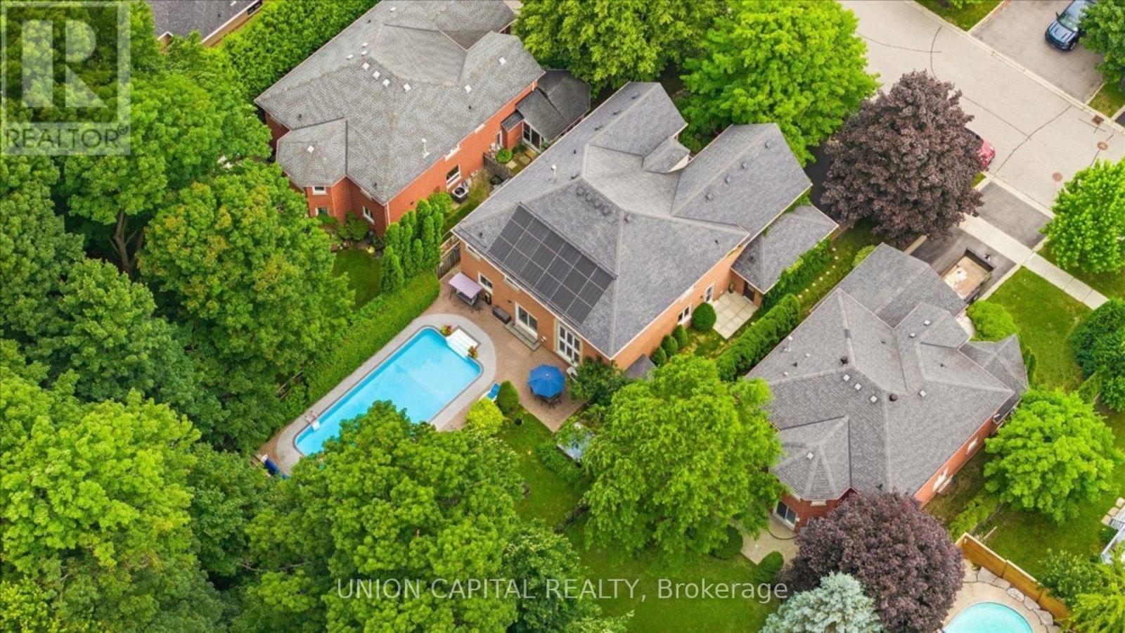 86 Charing Cres, Aurora, ON L4G 6P5