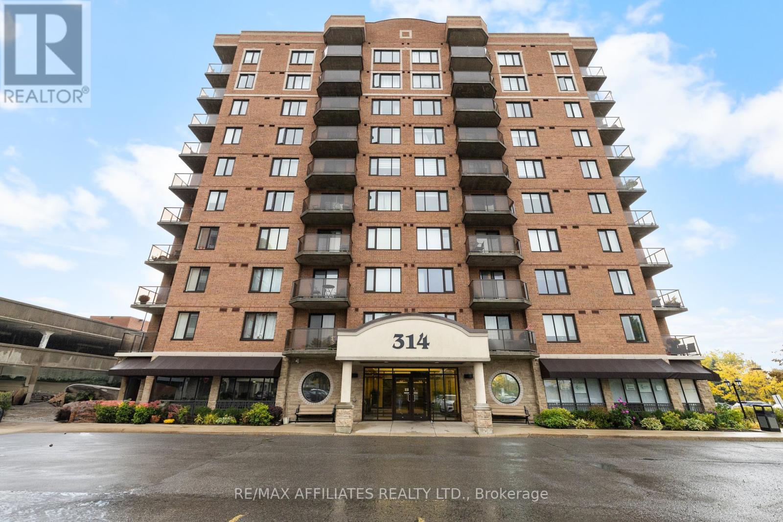 1004 314 Central Park Dr, Ottawa, ON K2C 0R2
