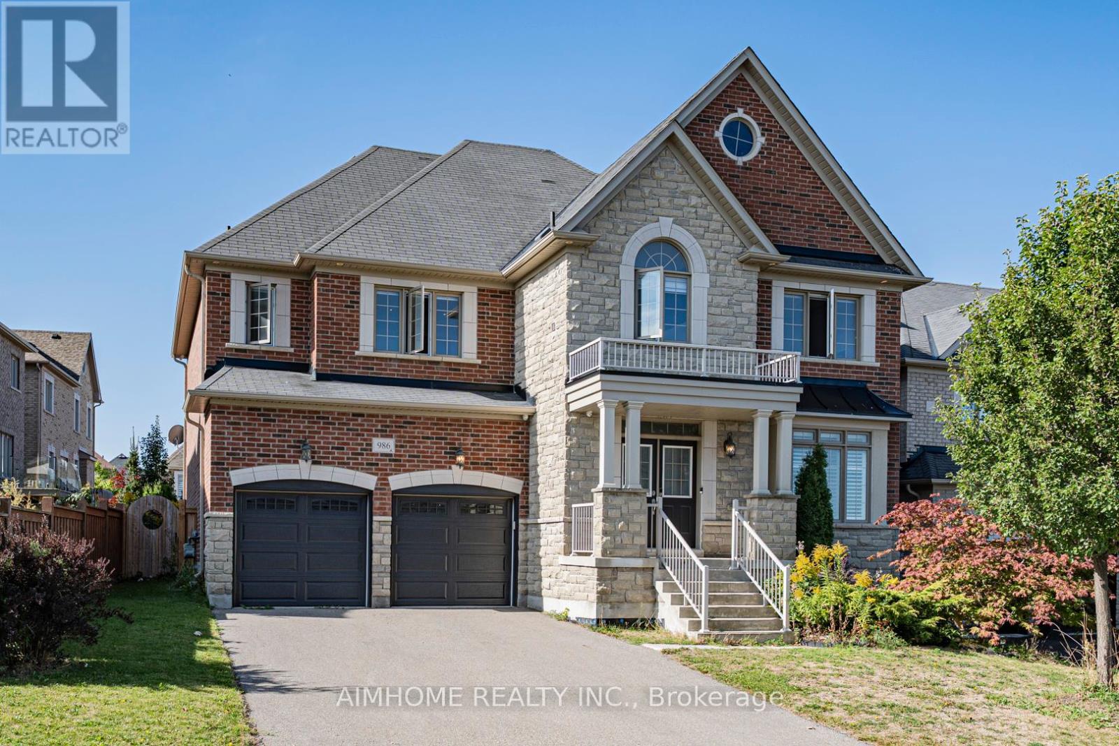 986 Wilbur Pipher Cir, Newmarket, ON L3Y 4W1