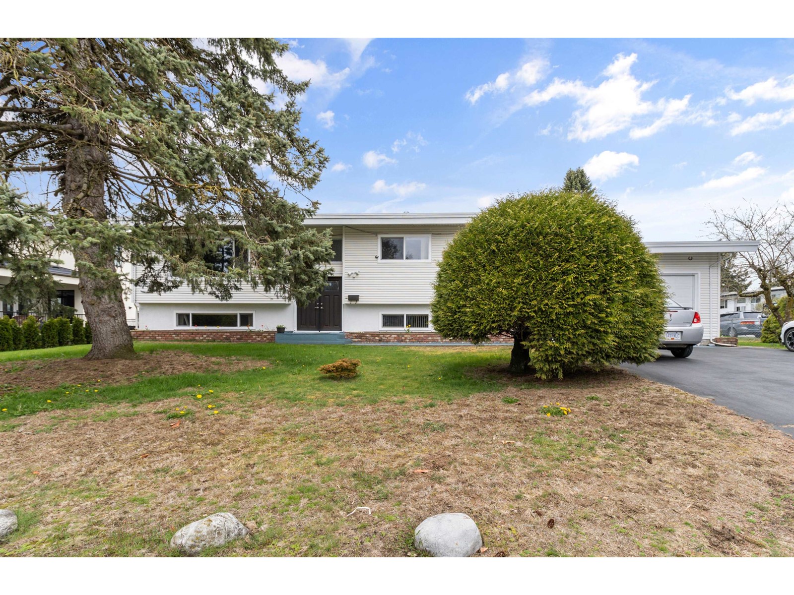 2449 Adelaide St, Abbotsford, BC V2T 3L9